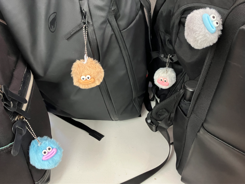 先日社長からお揃いのフェイクファーのキーチェーンをいただきました!